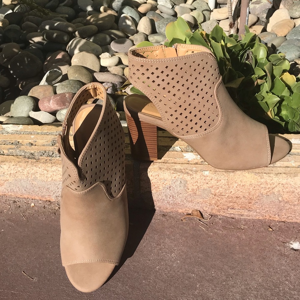 New Tan super comfy Booties 5.5, 7 & 7.5 left - Picture 6 of 8